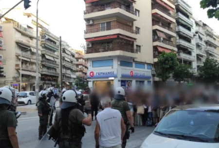 Αριστοτέλης: Ψήφισμα συμπαράστασης στη δασκάλα Σοφία Καρασαρλίδου και τους άλλους 27 διωκόμενους-αλληλέγγυους στον εργαζόμενο στα YES! STORES