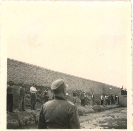 Αριστοτέλης: Για τις φωτογραφίες με τους 200 εκτελεσμένους κομμουνιστές της Καισαριανης